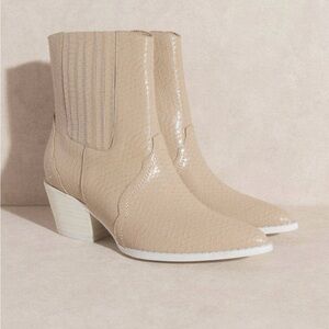 Elegant Tan Ankle Boots